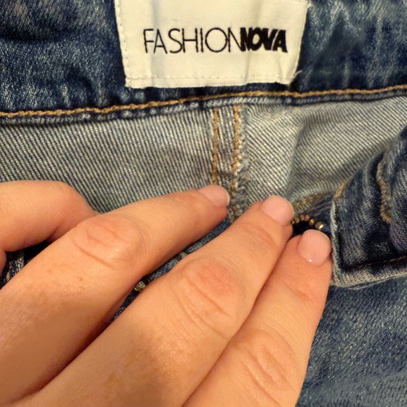 Nova Remi Ripped Stretch Baggy Jeans – Medium Wash – Size 0 (NWT) - Picture 4 of 4